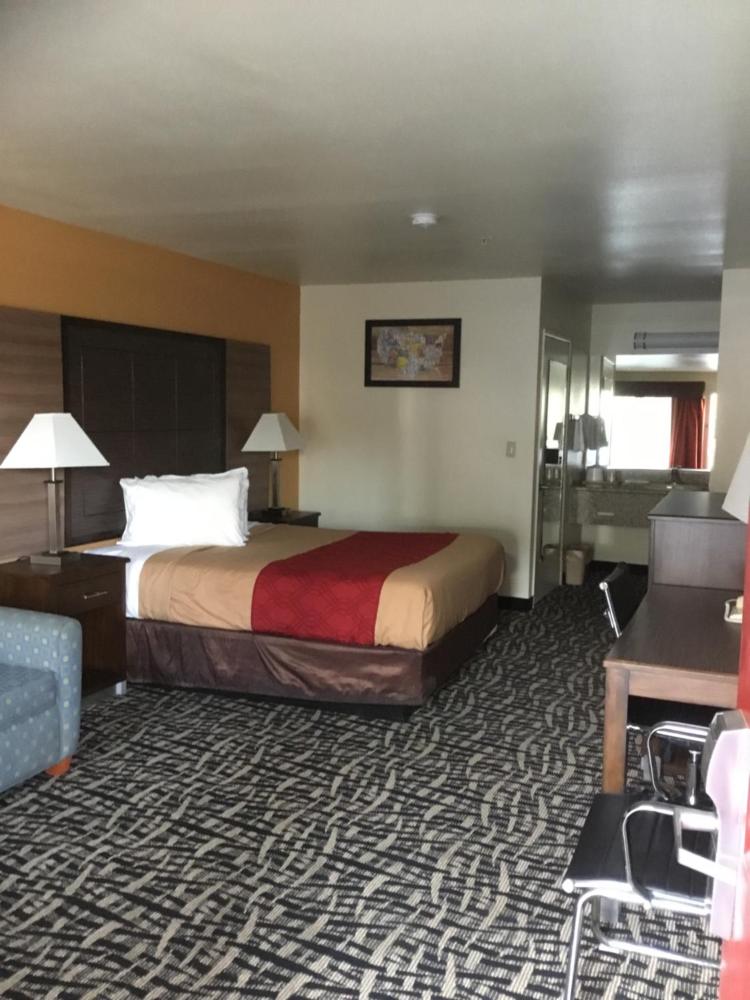 Queen Room - Non-Smoking interior